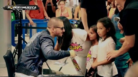 Firma de autógrafos de Maluma
